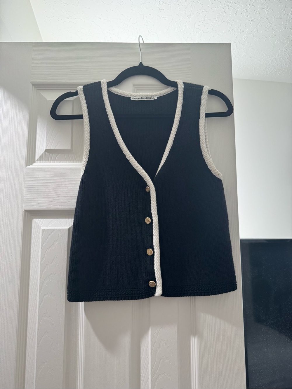 Abercrombie & Fitch Black Knit Vest with White Trim - Picture 5 of 5